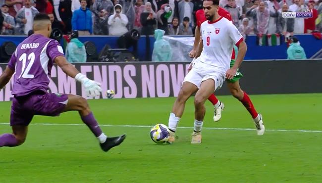 علي علوان يهدر انفراد تام للأردن في الوقت القاتل أمام المغرب بنهائي كأس العرب