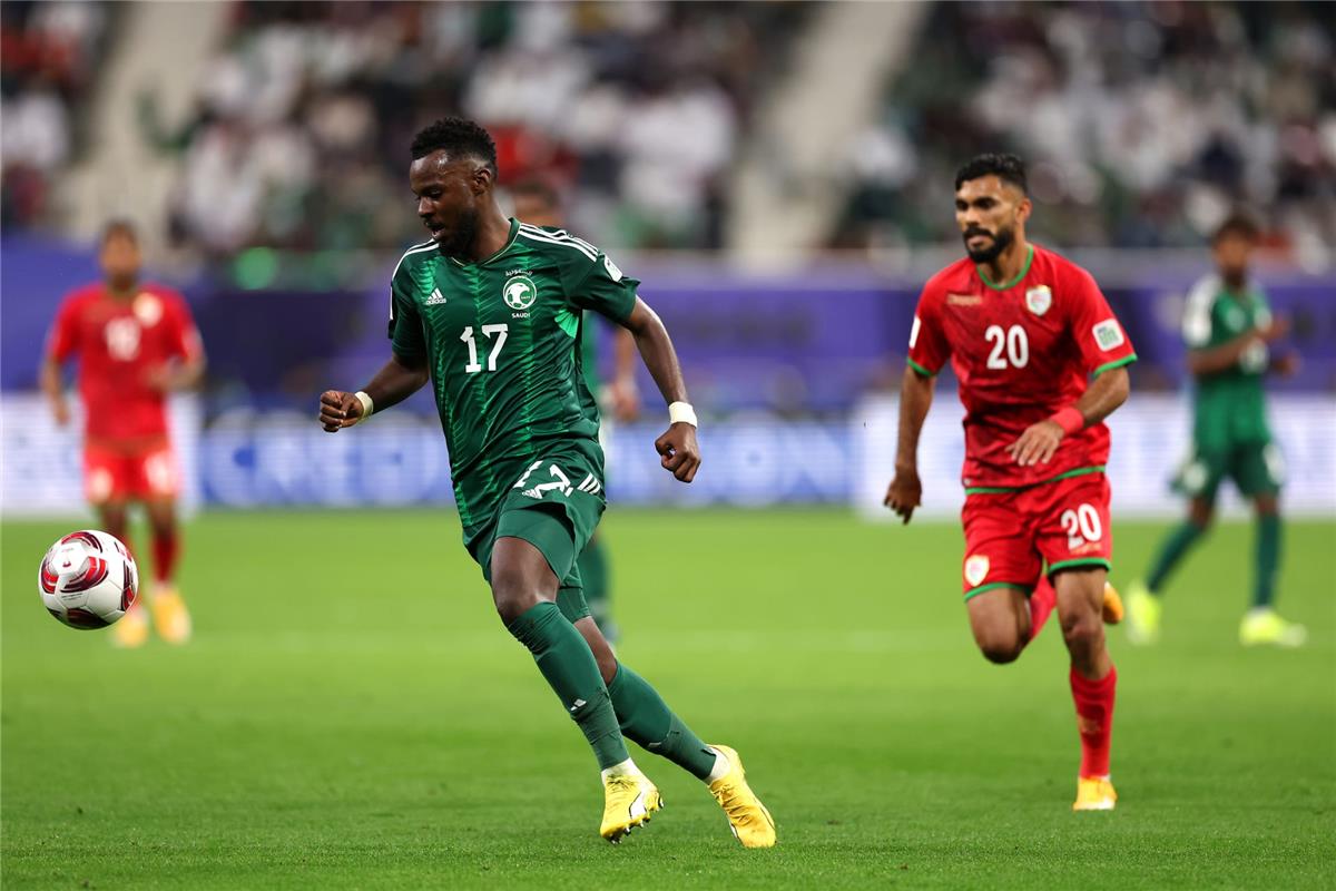 موعد والقنوات الناقلة لمباراة السعودية وعمان اليوم في كأس العرب 2025.. والمعلقين - بطولات