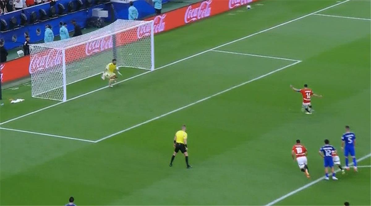 فيديو | عمرو السولية يهدر ركلة جزاء في مباراة مصر والكويت - بطولات