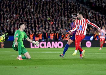 فيديو باينا يسجل هدف أتلتيكو مدريد الأول أمام برشلونة