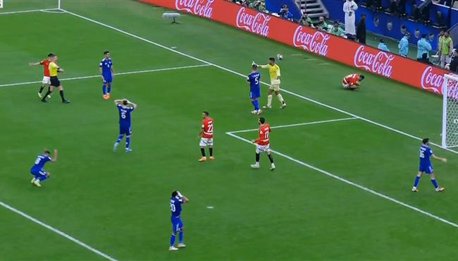 لحظة حصول مروان حمدي علي ركلة جزاء امام الكويت وطرد الحارس بكأس العرب