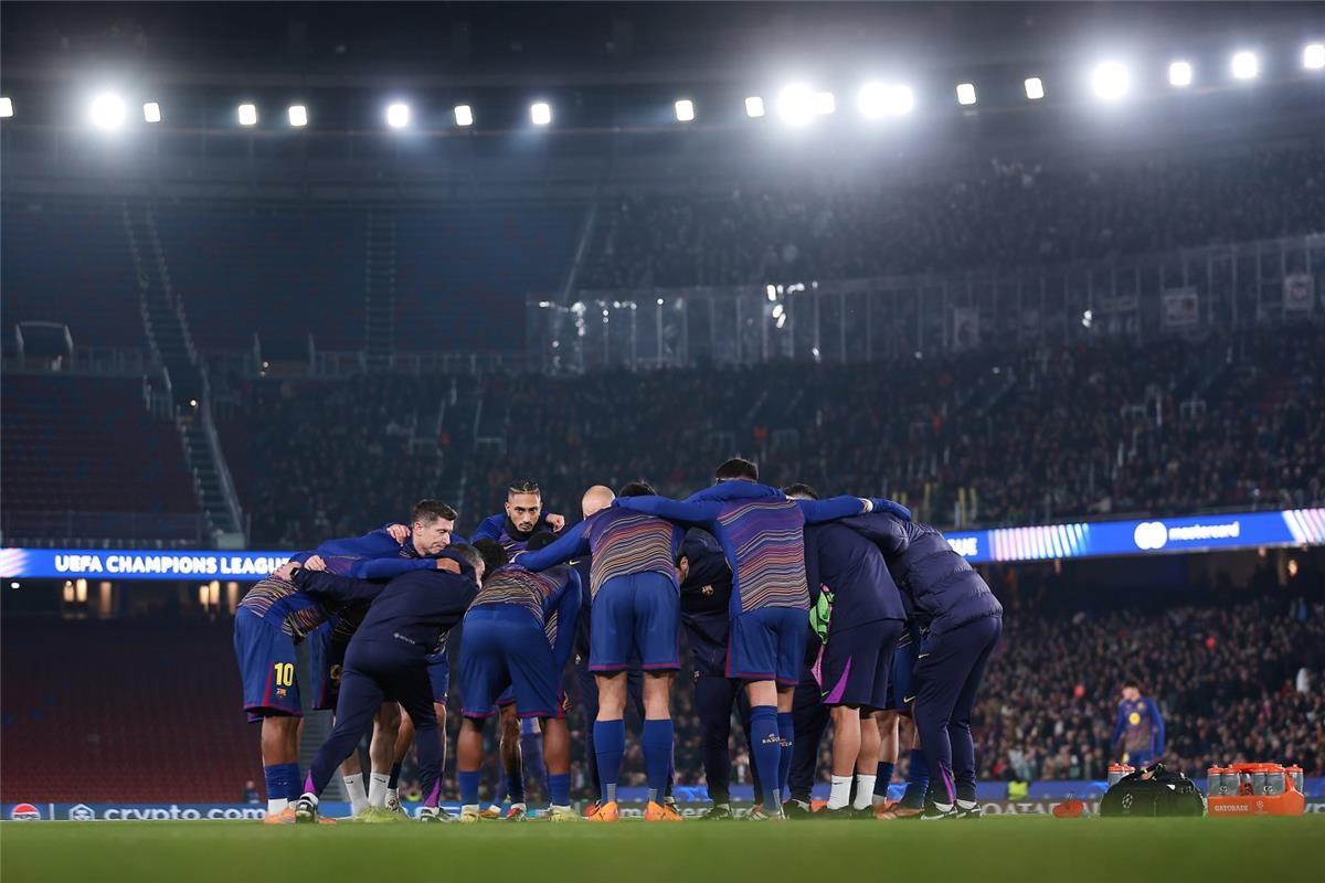 لاعب برشلونة يقترب من العودة لـ الدوري الإنجليزي.. وسببان يعيقان تجديد عقده 