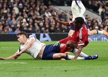 غياب صادم تشخيص إصابة إيزاك في مباراة ليفربول وتوتنهام