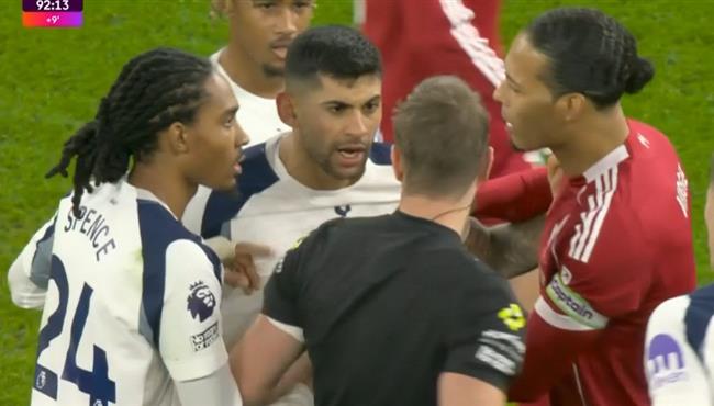 طرد روميرو في مباراة ليفربول وتوتنهام بالدوري الانجليزي