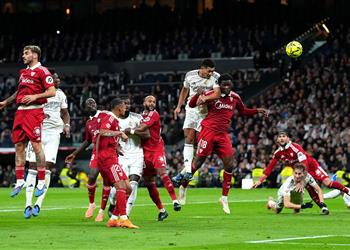 فيديو جمهور ريال مدريد يهاجم لاعب الفريق أمام إشبيلية ورد فعل مثير للقلق