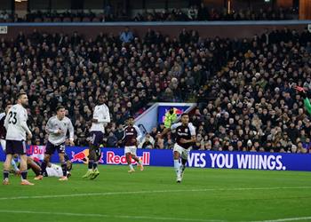 فيديو أستون فيلا يهزم مانشستر يونايتد ويواصل ملاحقة السيتي وآرسنال في الدوري الإنجليزي