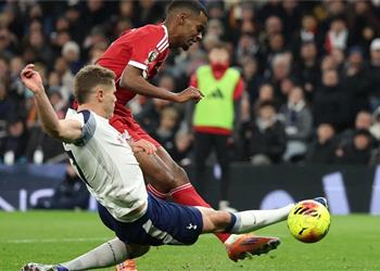 قرار هام من آرني سلوت بعد فوز ليفربول أمام توتنهام في الدوري الانجليزي