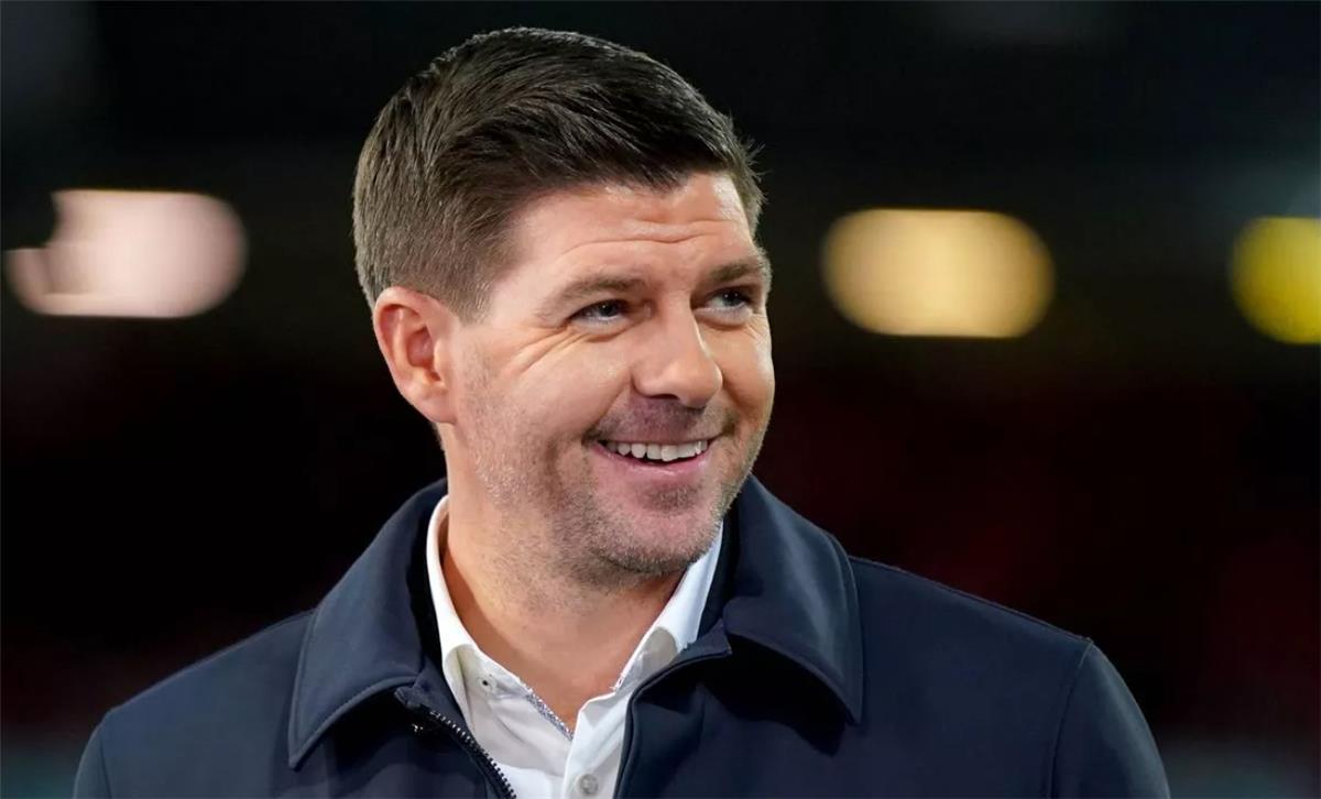 جيرارد يعلن موقفه من خلافة سلوت في تدريب ليفربول