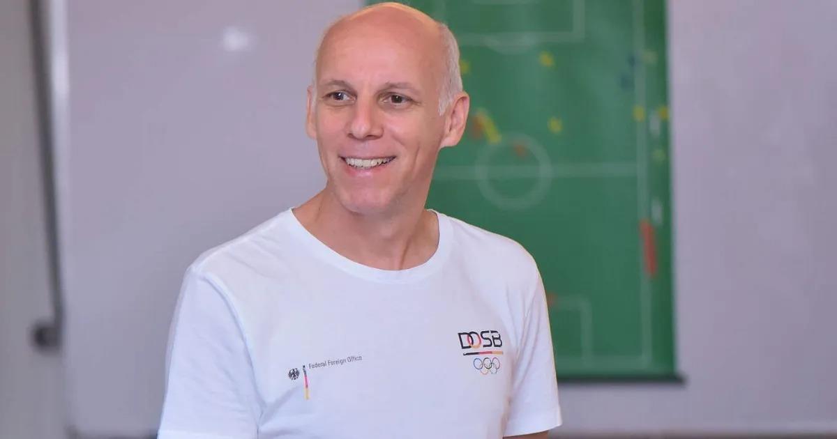 حوار بطولات | مدرب زيمبابوي السابق: محمد صلاح متحفز بسبب ليفربول.. والمفاجآت واردة في أمم إفريقيا 