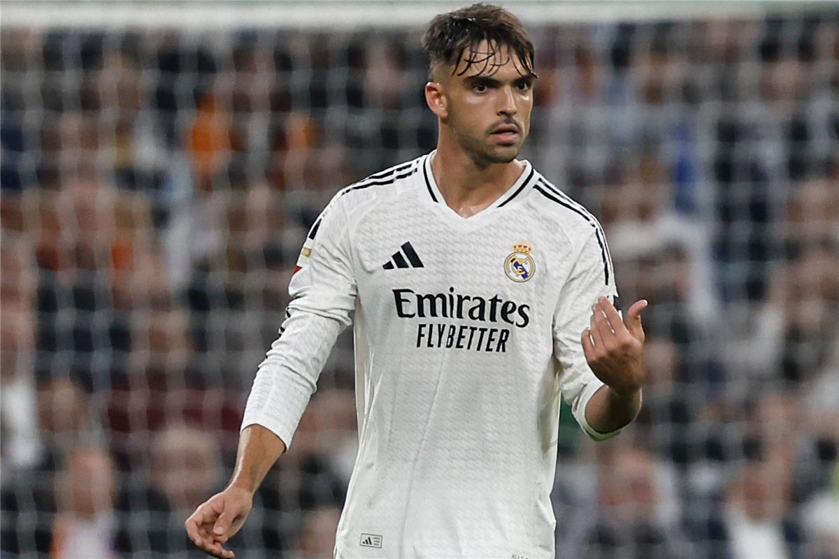أسينسيو يوضح موقف لاعبي ريال مدريد من رحيل ألونسو.. ويوجه نصيحة لـ فينيسيوس