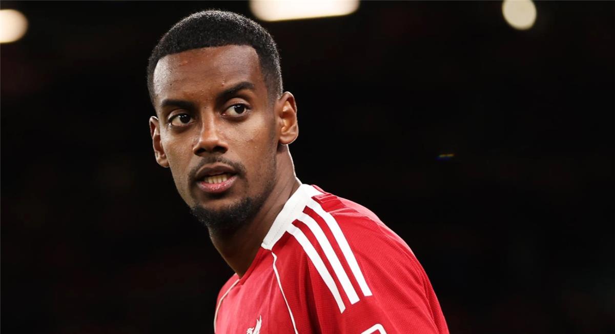 رسميًا | ليفربول يعلن خضوع إيزاك لعملية جراحية وغموض حول مدة غيابه