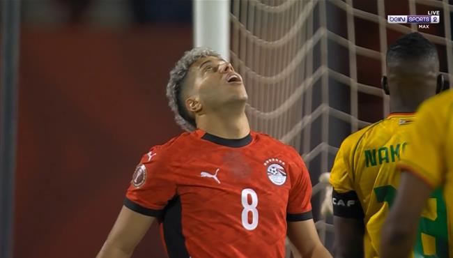 امام عاشور يهدر هدف محقق لمصر امام زيمبابوي بكأس أمم أفريقيا