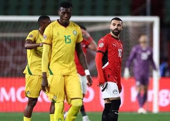 ردود أفعال جماهير ليفربول على أداء محمد صلاح أمام زيمبابوي كاراجر السخيف يبكي في الزاوية