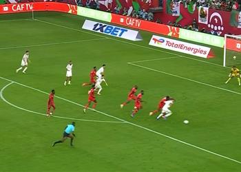 فيديو بمهارة رائعة رياض محرز يسجل هدف الجزائر الثاني أمام السودان