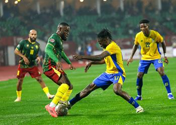 فيديو بصافرة مصرية الكاميرون تقتنص فوز ا صعب ا من الجابون في كأس أمم إفريقيا