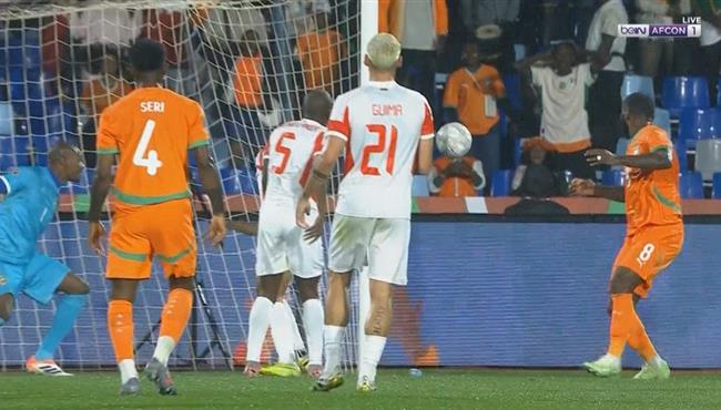 سنتيمترات تحرم فرانك كيسي من هدف محقق امام موزمبيق