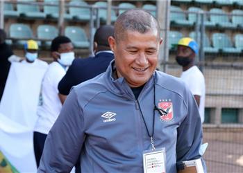 كيفين جونسون يتوقع نتيجة مباراة مصر وجنوب إفريقيا ويحذر من لاعب الأهلي