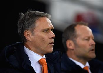 فان باستن لاعب برشلونة الأفضل في العالم وسيستمر في حالة واحدة