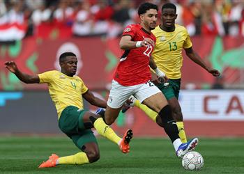 فيديو وصور طرد لاعب منتخب مصر و خناقة مع لاعبي وجهاز جنوب إفريقيا