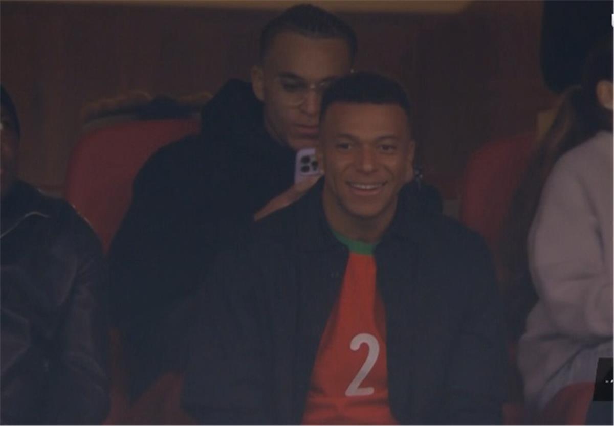 في الكورة : لدعم حكيمي.. مبابي يظهر في ملعب مباراة المغرب وزامبيا بـ كأس أمم إفريقيا