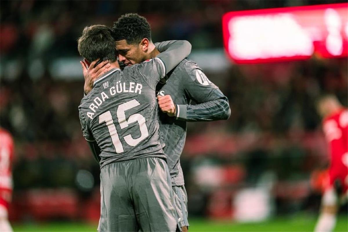 سبب انسحاب ريال مدريد من محادثات التعاقد مع لاعب خط وسط و3 مدافعين مجانيين 