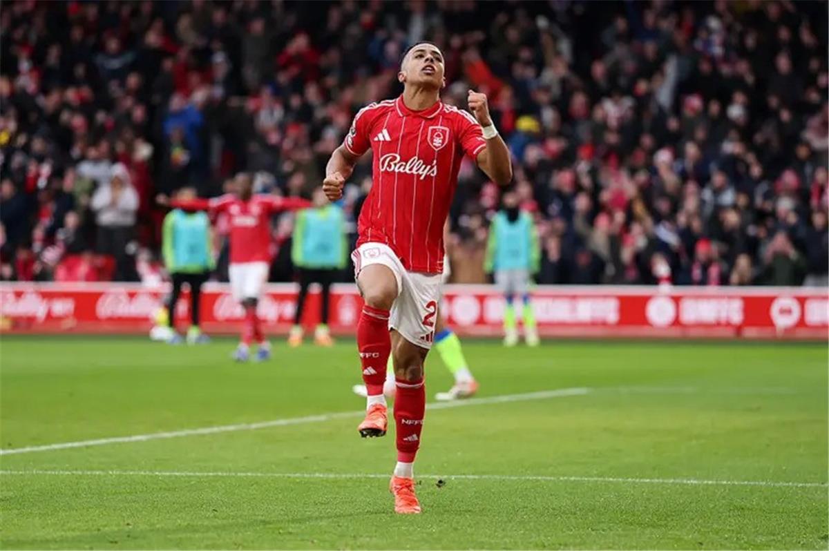 هاتشينسون يسجل هدف نوتينجهام فورست الأول أمام مانشستر سيتي