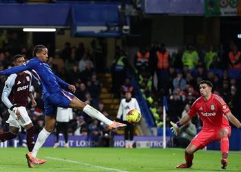 فيديو أستون فيلا يقلب الطاولة على تشيلسي ويتمسك بالمركز الثالث في الدوري الإنجليزي