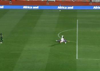 فيديو محمد علي بن رمضان يغادر مباراة تونس ونيجيريا مصاب ا