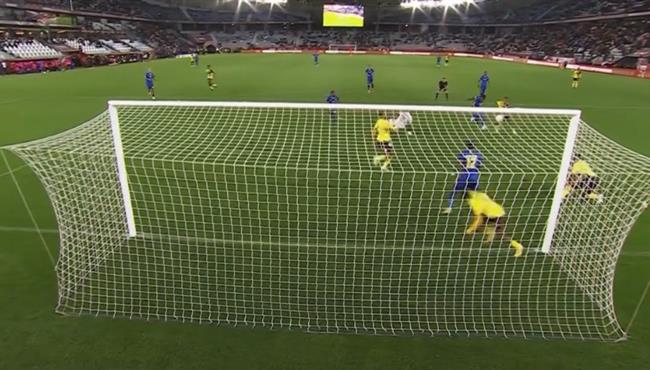 لاعب تنزانيا يهدر هدف فوز محقق بطريقة غريبة امام اوغندا