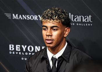 حفل جلوب سوكر لامين يامال بعد تتويجه بـ3 جوائز أشعر بضغط أكبر من الموسم الماضي