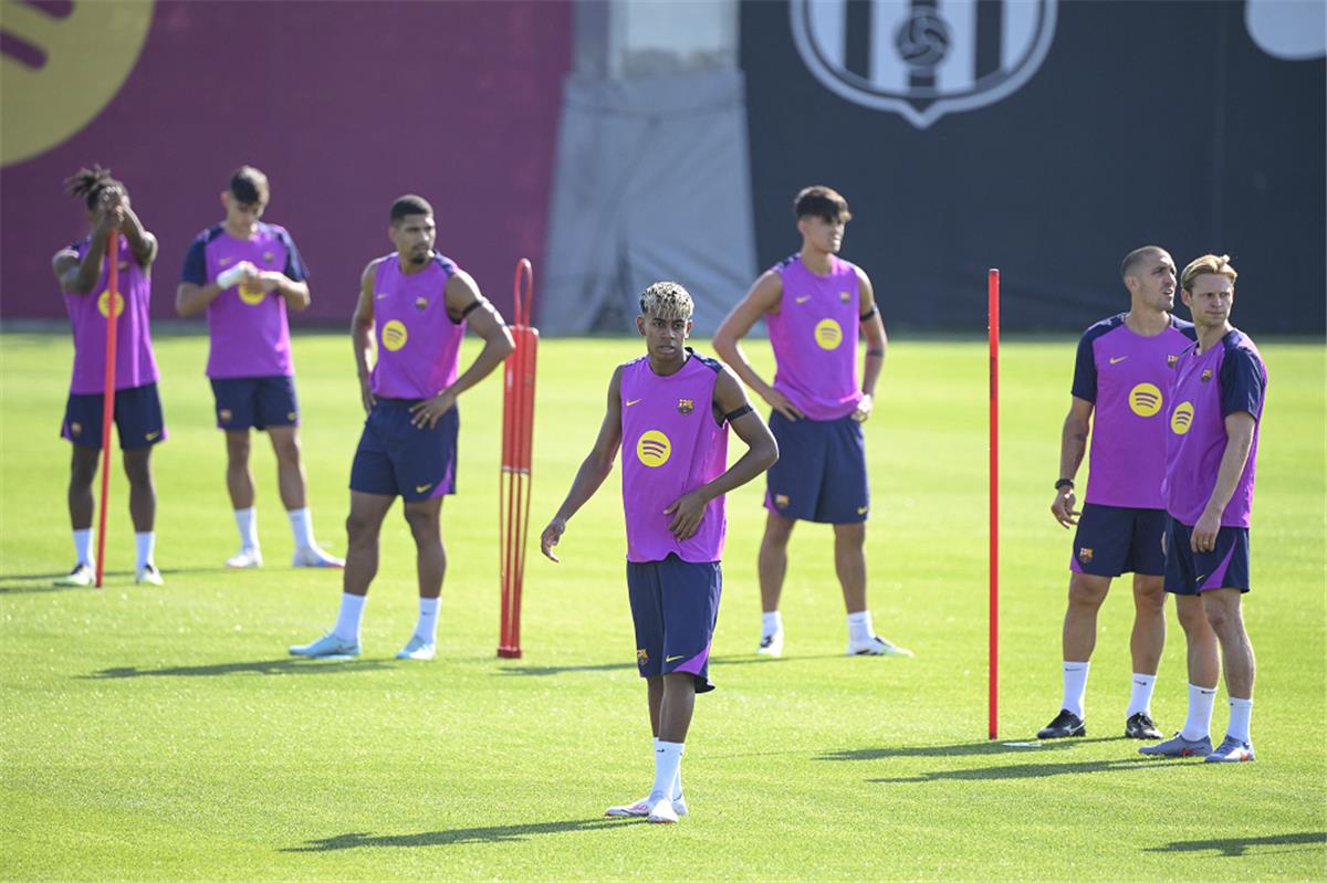 في الكورة : فيديو | لاعب برشلونة يعود إلى التدريبات بعد أزمته النفسية.. والجماهير تستقبله بحفاوة