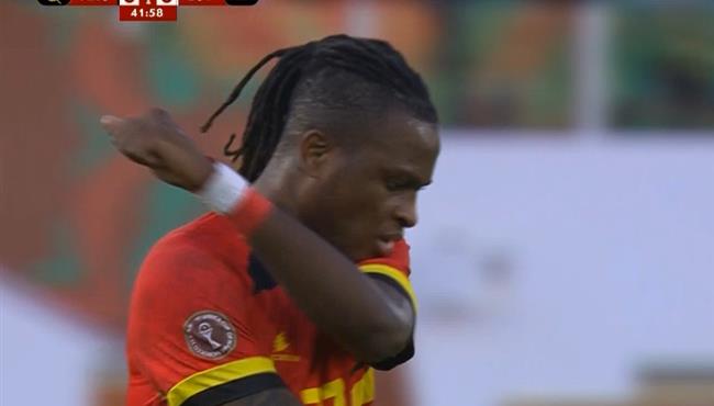 شيكو بانزا يهدر هدف محقق لـ انجولا امام مصر