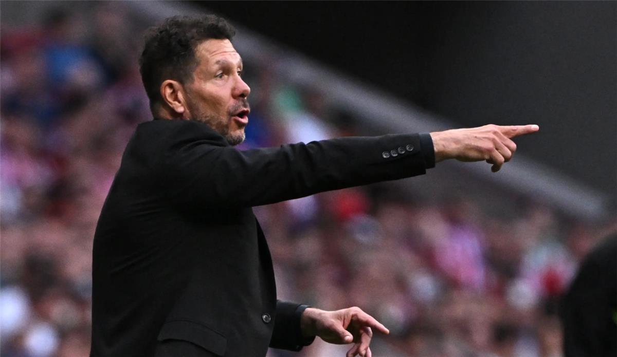 سيميوني بعد هزيمة أتلتيكو مدريد: لا أعرف كيف لم يفز لاعب برشلونة بالكرة الذهبية