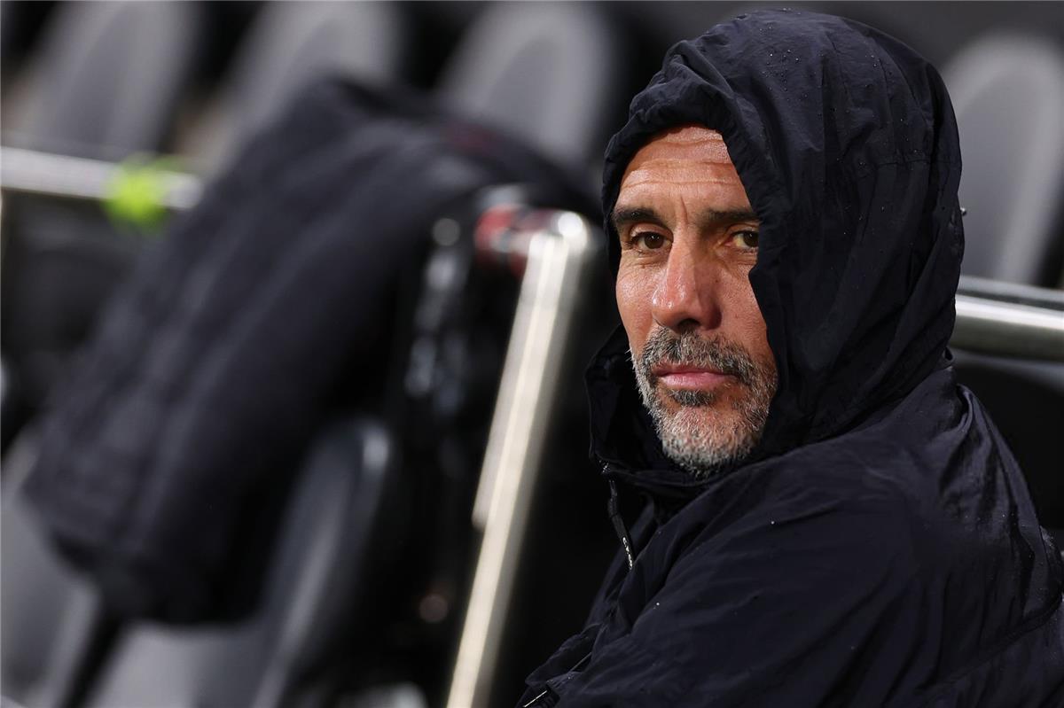 جوارديولا بعد فوز مانشستر سيتي المثير على فولهام: اللاعبون لا يحترمونني وفقدت شعري