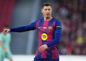 ليفاندوفسكي يتخذ قرار ا جديد ا بشأن مستقبله مع برشلونة