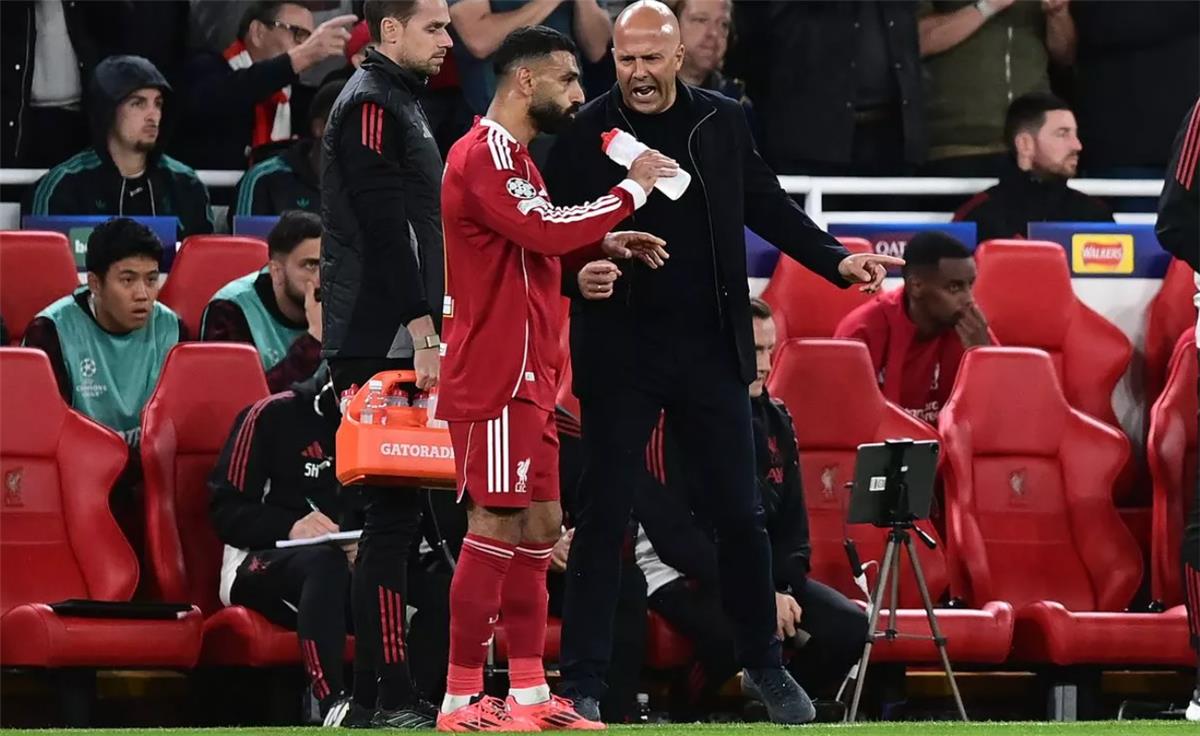 ردود أفعال جماهير ليفربول على جلوس محمد صلاح بديلاً أمام سندرلاند: سلوت المجنون لا يدرك ما يفعله