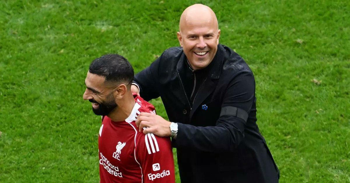 سلوت يلمح لموقفه من مشاركة محمد صلاح أمام سندرلاند في الدوري الإنجليزي