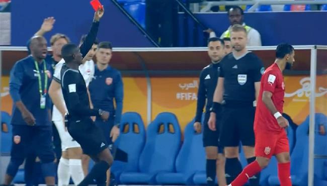 طرد ابراهيم الختال في مباراة البحرين والعراق بكأس العرب