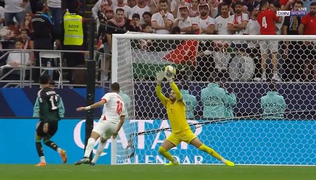 تصدي حارس الاردن يحرم الامارات من تسجيل هدف محقق بكأس العرب