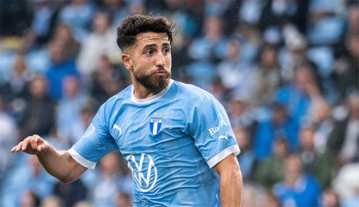 وكيل الفلسطيني مصطفى زيدان يرد عبر بطولات على أنباء اهتمام الأهلي