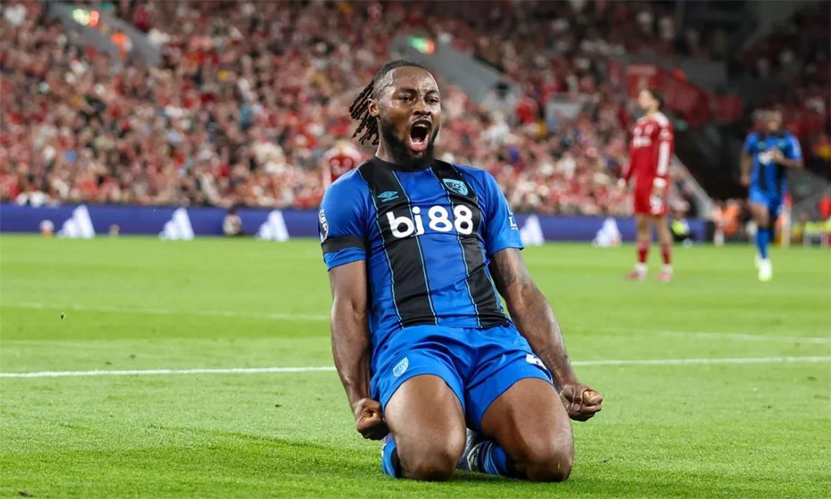 بعد ارتباطه بخلافة محمد صلاح.. مدرب غانا يوضح موقفه من رحيل سيمينيو عن بورنموث