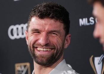 مولر سعيد بتاريخي ضد ميسي وأرفع القبعة لـ ثنائي برشلونة السابق