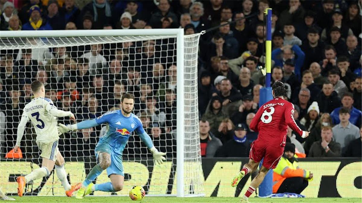 فيديو | سوبوسلاي يسجل هدف ليفربول الثالث أمام ليدز يونايتد