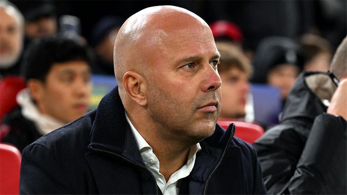 سلوت بعد تعادل ليفربول مع ليدز يونايتد: علينا تقبل وضع محمد صلاح