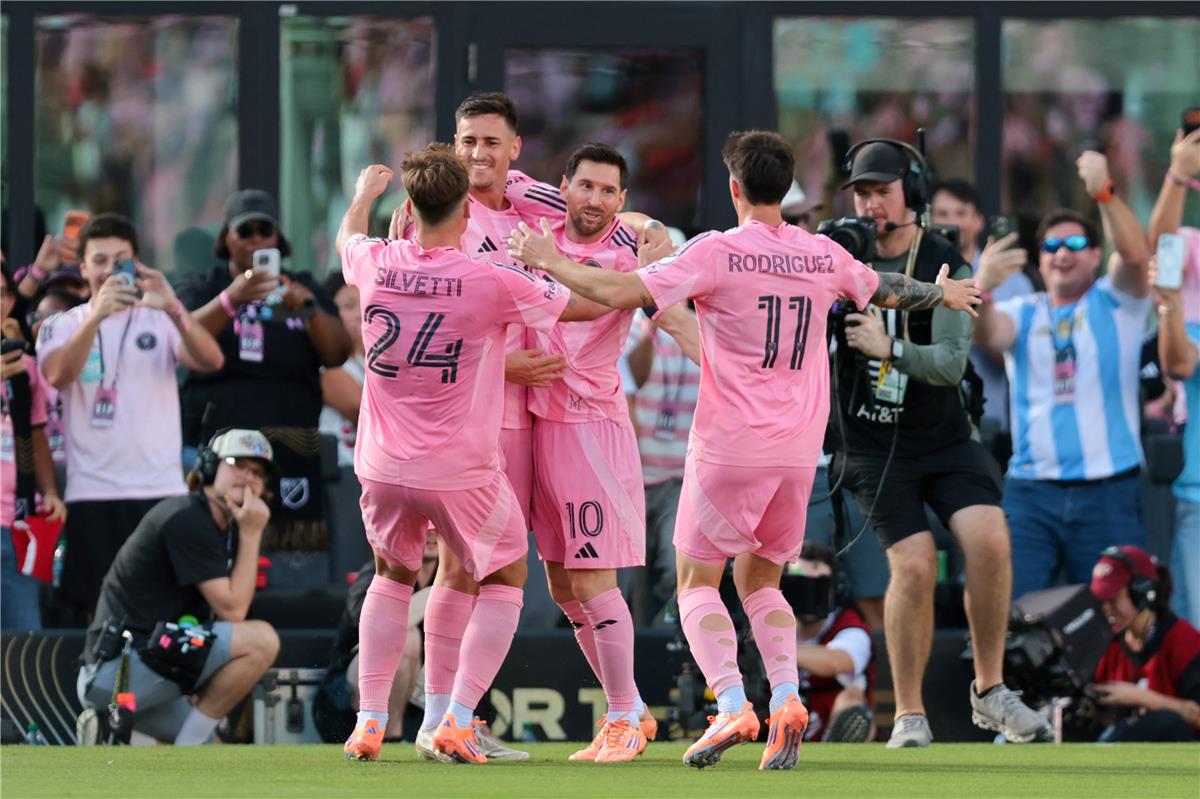 فيديو | إنجاز تاريخي.. ميسي يقود إنتر ميامي للتتويج بلقب الدوري الأمريكي بثلاثية أمام فانكوفر