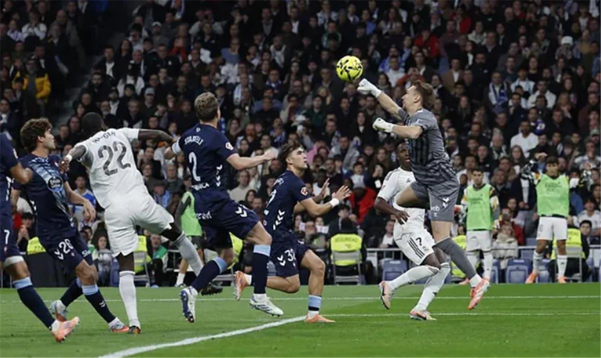 في الكورة : طرد جديد في ريال مدريد وسيلتا فيجو يسجل الهدف الثاني