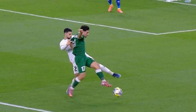 هل حرم الحكم سوريا من ركلة جزاء امام فلسطين بكأس العرب