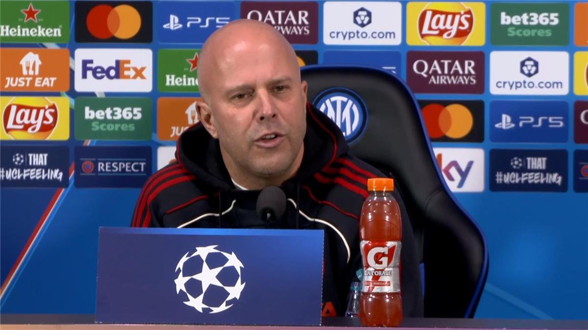 سلوت يعلن خبرًا سيئًا بشأن لاعب ليفربول.. ويصرّح: لا يمكن فعل شيء تجاه كييزا