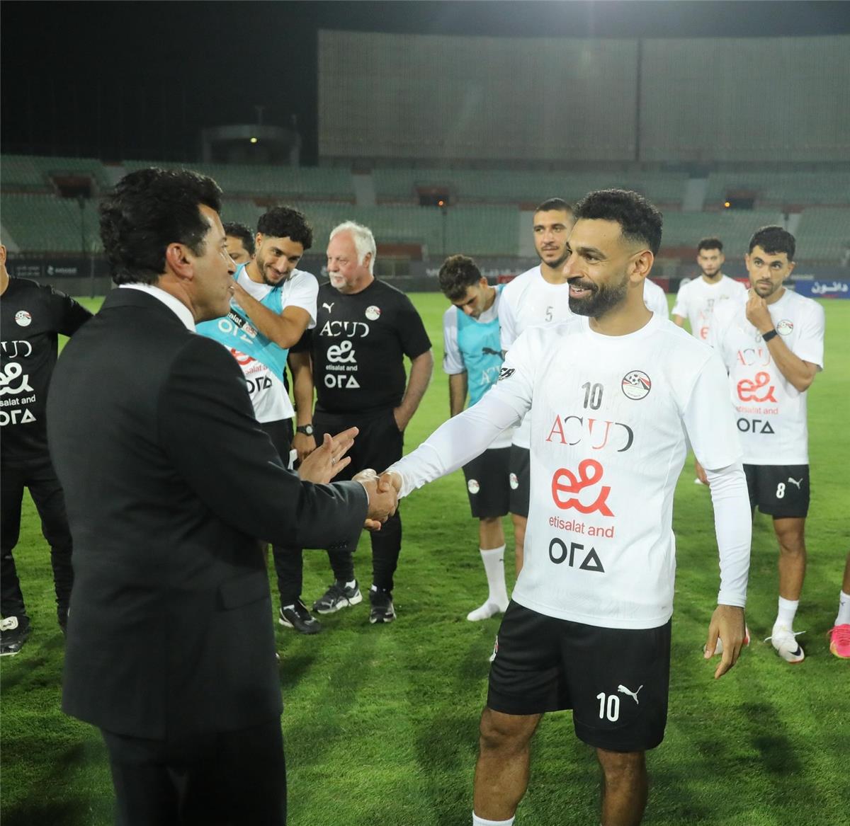 وزير الرياضة يوضح موقفه من أزمة رمضان صبحي ومحمد صلاح.. ويزف بشرى لجماهير الزمالك