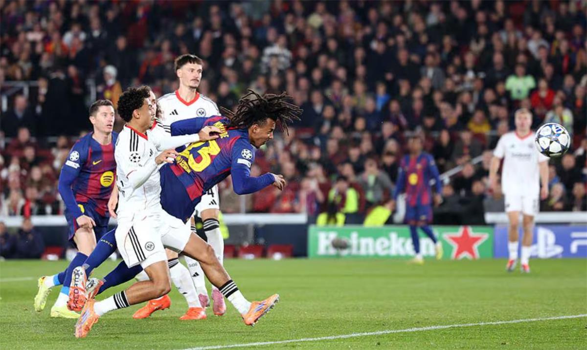 فيديو | في 3 دقائق.. كوندي يسجل هدفين لـ برشلونة أمام آينتراخت فرانكفورت